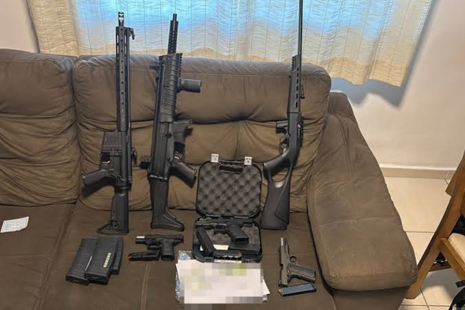 PF prende 11 pessoas em operação contra fraudes no registro de armas para CACs